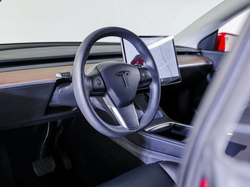 Used 2021 Tesla Model Y Long Range image 23