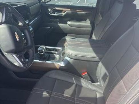 Used 2024 Chevrolet Silverado 1500 High Country image 3