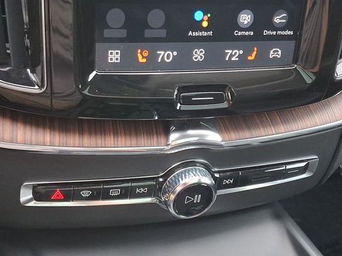 Certified 2024 Volvo XC60 B5 Plus w/ Climate Package AWD/4WD image 17