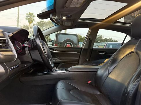 Used 2018 Toyota Camry XSE image 8