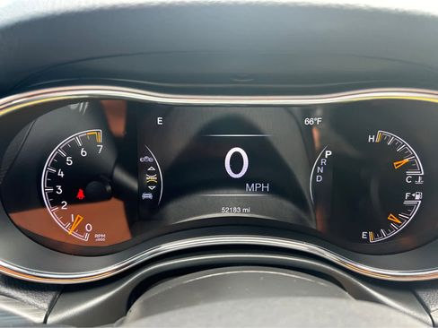 Used 2021 Jeep Grand Cherokee Laredo image 7