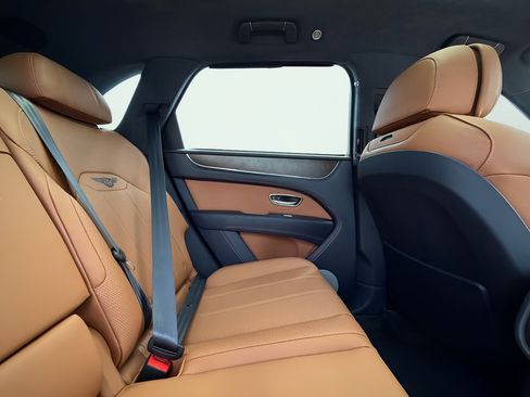 Used 2023 Bentley Bentayga AWD/4WD image 49