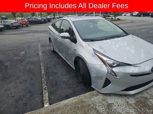 Used 2018 Toyota Prius Three w/ Advanced Technology Package FWD image 12