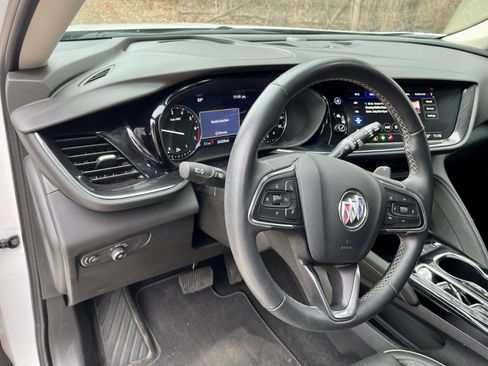 Used 2023 Buick Envision Essence image 9