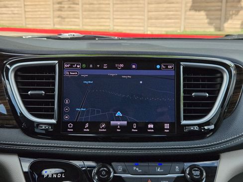 Used 2023 Chrysler Pacifica Limited FWD image 17