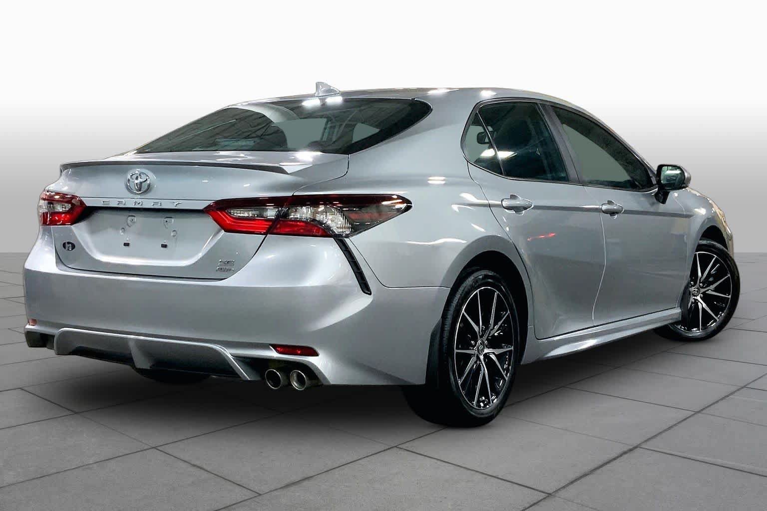 Used 2024 Toyota Camry SE w/ Cold Weather Package AWD/4WD image 13
