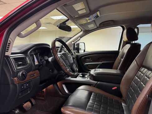 Used 2019 Nissan Titan Platinum Reserve image 21
