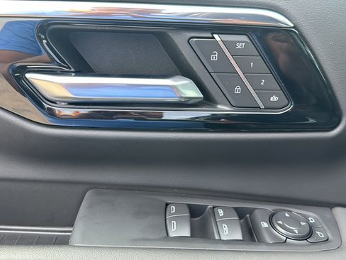 Used 2026 Chevrolet Suburban LT AWD/4WD image 17