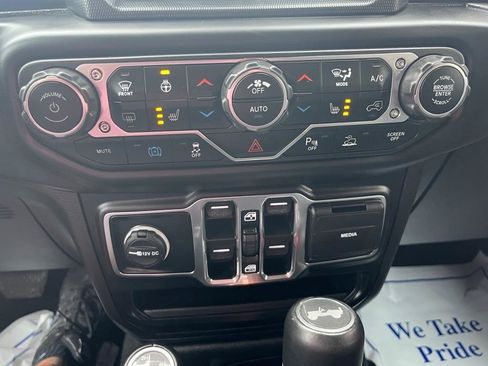 Used 2022 Jeep Wrangler Unlimited Sahara AWD/4WD image 15