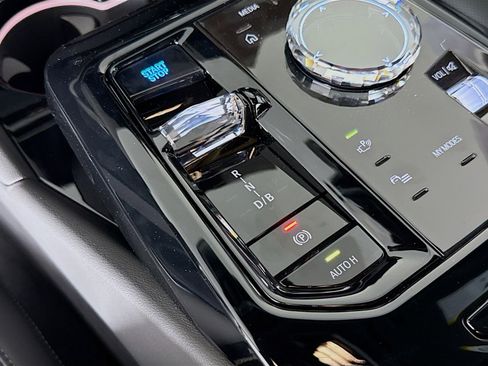 New 2026 BMW i5 eDrive40 w/ Executive Package RWD image 17