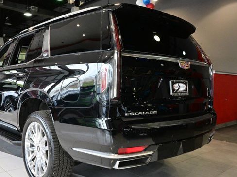 Used 2023 Cadillac Escalade Premium Luxury AWD/4WD image 13