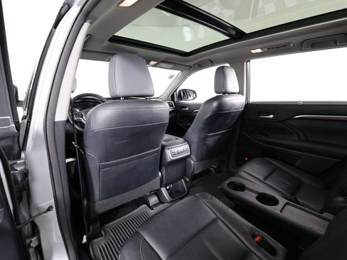 Used 2014 Toyota Highlander Limited Platinum image 14