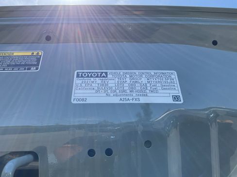 Used 2021 Toyota RAV4 XLE Premium AWD/4WD image 24