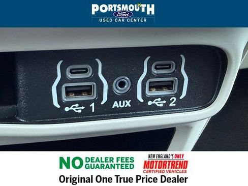 Used 2024 Chrysler Pacifica Touring-L image 14