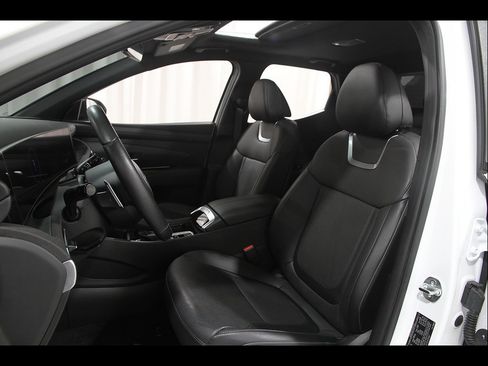 Certified 2025 Hyundai Santa Cruz Limited AWD/4WD image 5