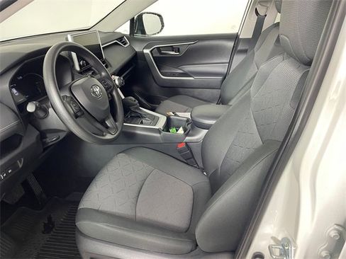 Used 2025 Toyota RAV4 XLE image 2