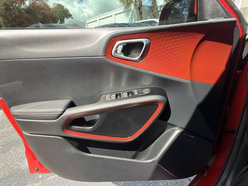 Certified 2025 Kia Soul GT-Line w/ GT-Line Technology Package FWD image 22