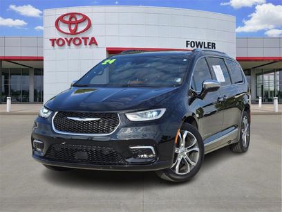 Used 2024 Chrysler Pacifica Pinnacle w/ Trailer Tow Group