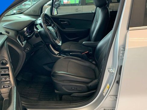 Used 2019 Chevrolet Trax LT w/ LT Convenience Package AWD/4WD image 3