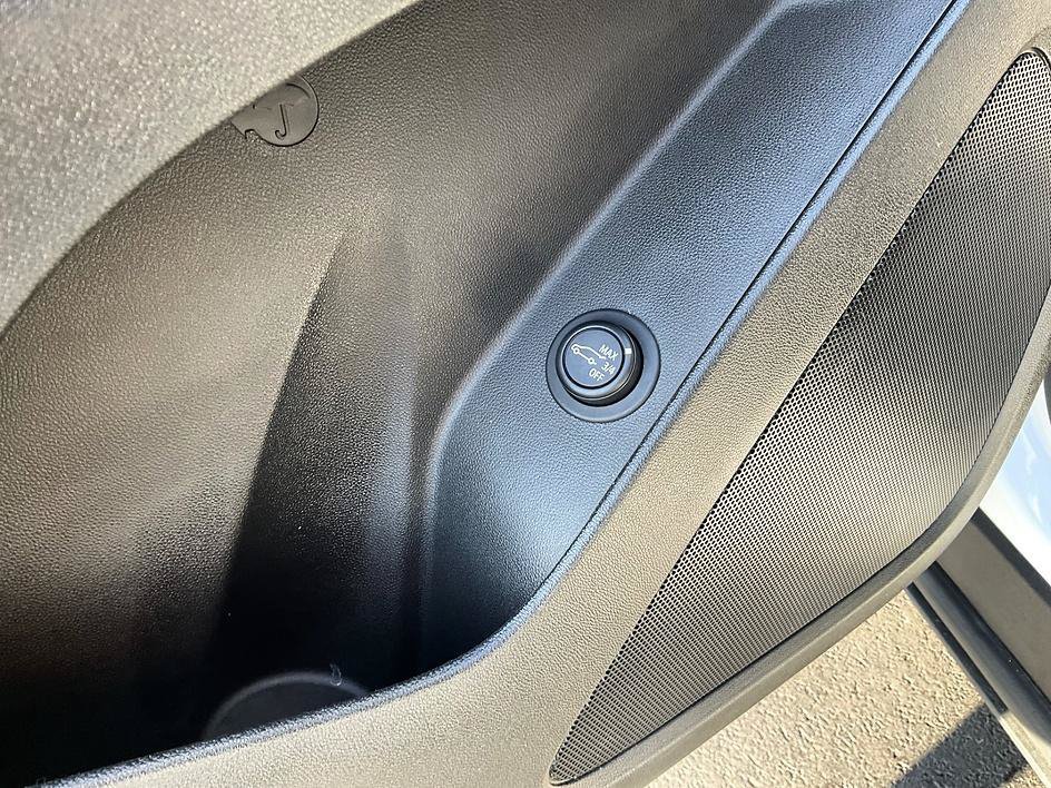 Used 2022 Chevrolet Equinox LT FWD image 19