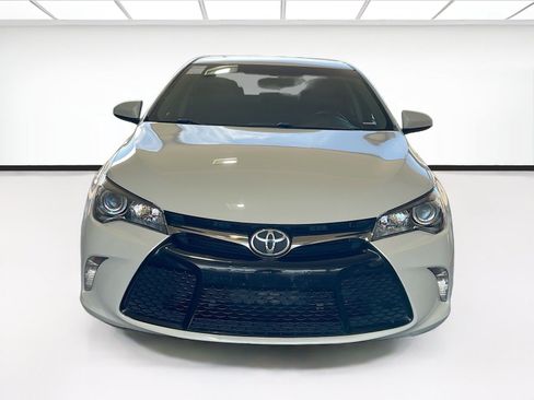 Used 2017 Toyota Camry SE FWD image 2
