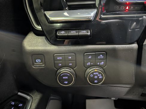 Used 2024 Chevrolet Silverado 3500 High Country w/ High Country Premium Package AWD/4WD image 25