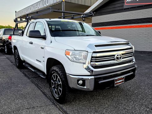 Used 2017 Toyota Tundra SR5 w/ TRD Off Road Package AWD/4WD image 7