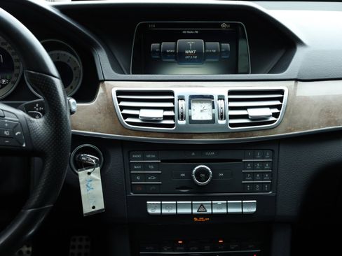 Used 2016 Mercedes-Benz E 350 Sedan image 7