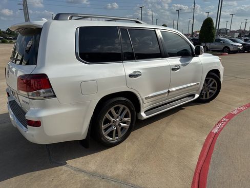 Used 2015 Lexus LX 570 4WD image 2