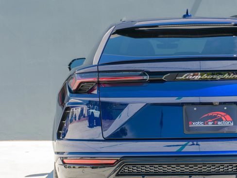 Used 2021 Lamborghini Urus AWD/4WD image 42