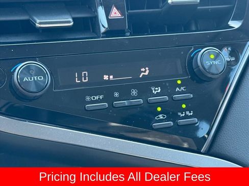 Used 2022 Toyota Camry XLE FWD image 23