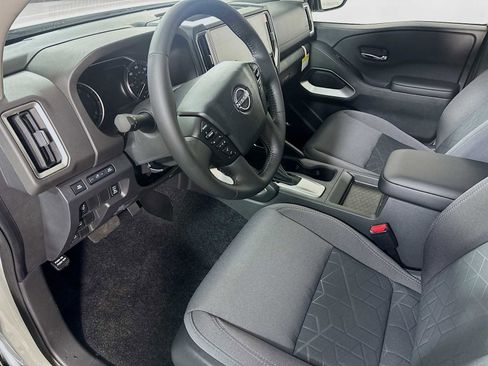 Used 2025 Nissan Frontier SV w/ SV Convenience Package image 7