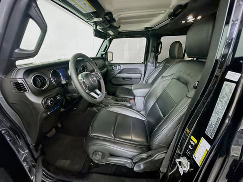 Used 2023 Jeep Wrangler Sahara image 13