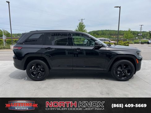 Used 2024 Jeep Grand Cherokee Limited w/ Luxury Tech Group II AWD/4WD image 22