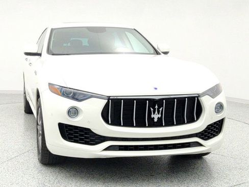 Used 2017 Maserati Levante image 2