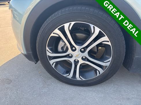 Used 2019 Chevrolet Bolt Premier w/ Infotainment Package image 8