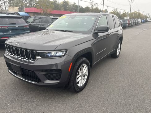 Used 2024 Jeep Grand Cherokee Laredo X w/ Luxury Tech Group I AWD/4WD image 4