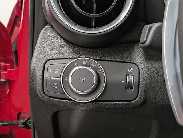 Used 2025 Alfa Romeo Giulia w/ Driving Assist Package RWD image 24