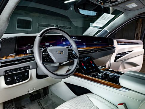 Used 2025 Cadillac Escalade Sport Platinum w/ LPO, Floor Liner Package image 17