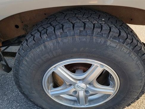 Used 2003 Chevrolet S10 Pickup LS image 14