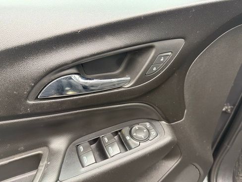Used 2020 Chevrolet Equinox LT w/ Driver Convenience Package image 7