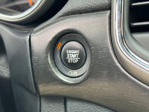 Used 2018 Jeep Grand Cherokee Laredo RWD image 12