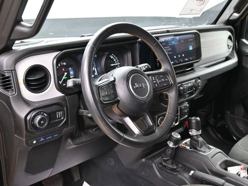 Used 2024 Jeep Wrangler Unlimited w/ Convenience Group image 18