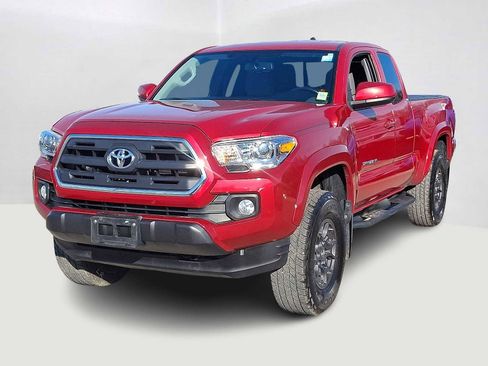 Certified 2017 Toyota Tacoma SR5 image 1
