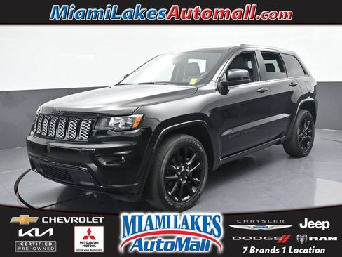 Used 2020 Jeep Grand Cherokee Altitude RWD image 1