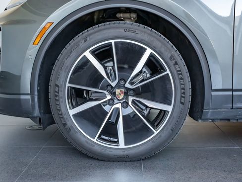 Certified 2024 Porsche Macan 4 Electric AWD/4WD image 11