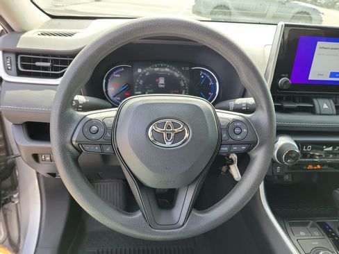 Used 2024 Toyota RAV4 LE AWD/4WD image 22