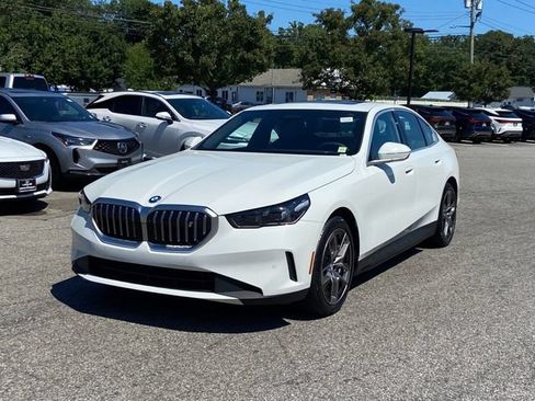 Used 2025 BMW i5 xDrive40 w/ Premium Package AWD/4WD image 8