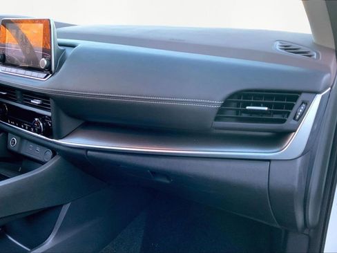 Used 2023 Nissan Rogue SV w/ SV Premium B Package image 18