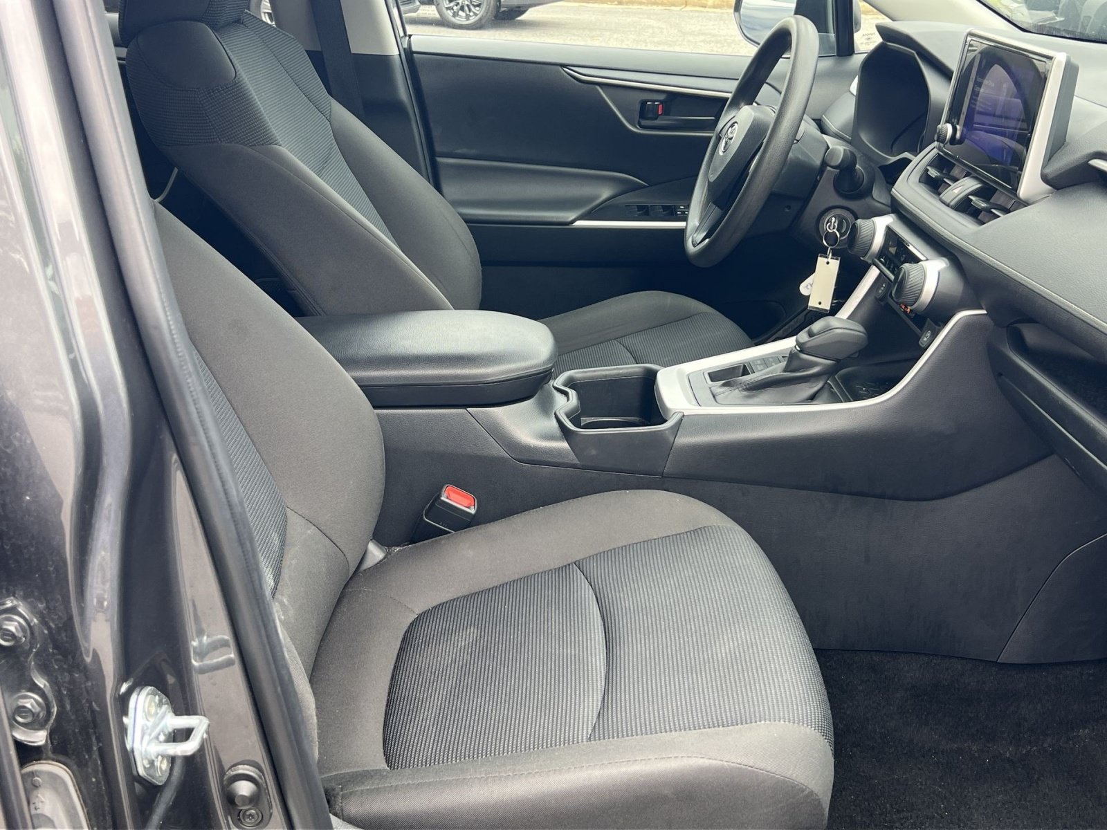 Used 2025 Toyota RAV4 LE AWD/4WD image 28